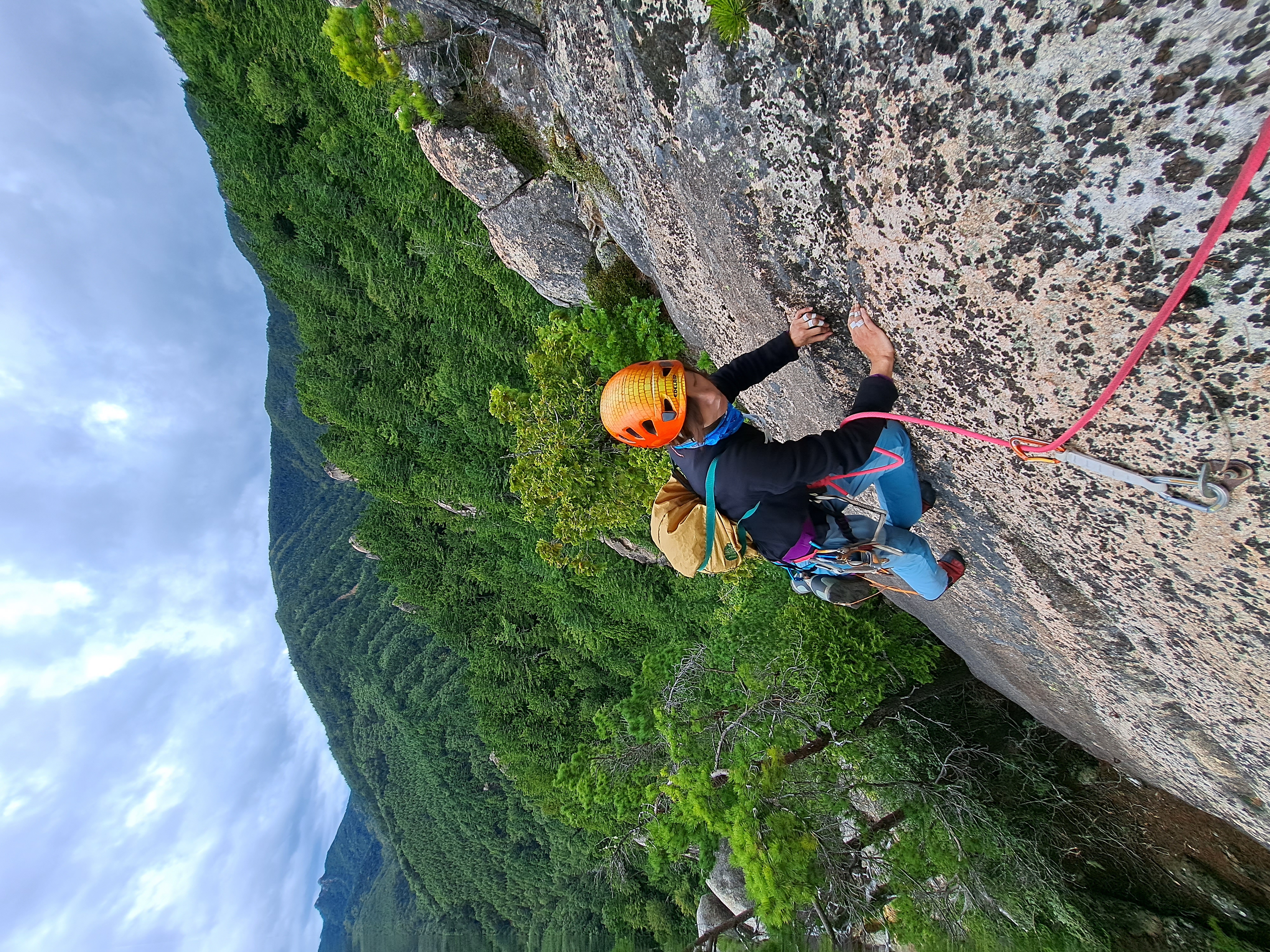 小川山・隕石めぐり - 山岳ガイド佐藤勇介 HP